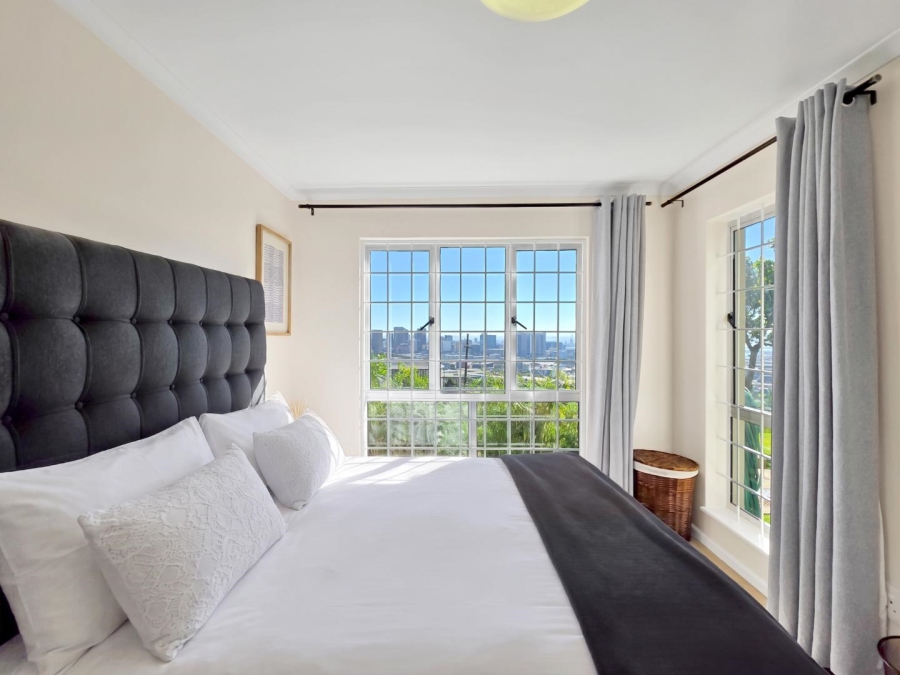 2 Bedroom Property for Sale in Vredehoek Western Cape